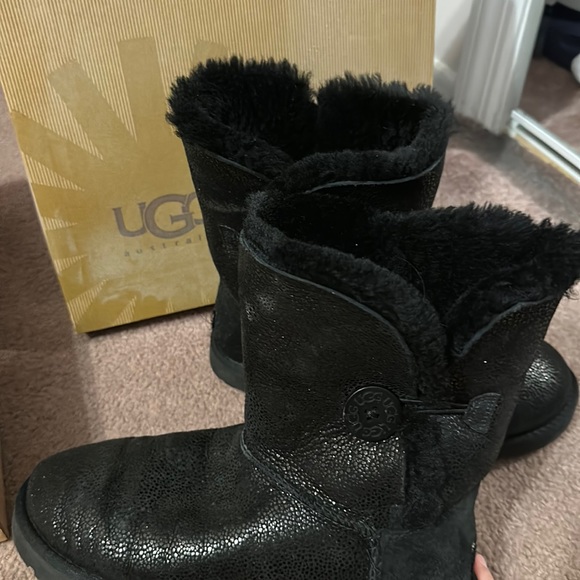 Ugg black with Bailey button Stingray - Picture 1 of 8